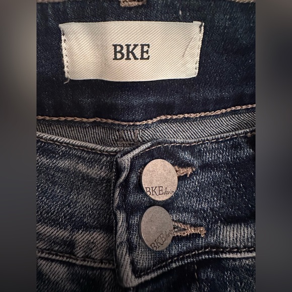 New Women’s BKE Stella Distressed 2 button Denim Cut Off Shorts, size 27 - Picture 4 of 7